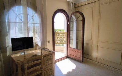 Fantastic villa with large plot, offering privacy and sea views.